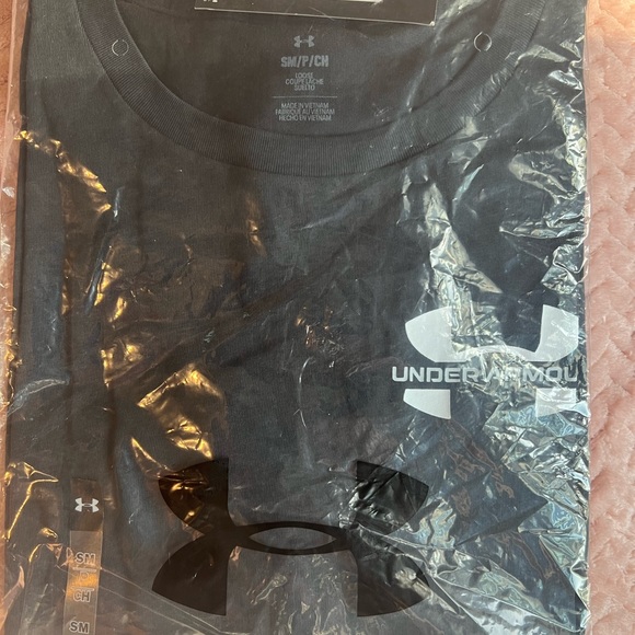 Under Armour women’s loose tee. Size S and M. NWT! - Picture 3 of 3